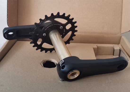 子供用自転車用の一体型中空クランクセット、89mm シャフト、26 歯、ナローチェーンリングとワイドチェーンリング